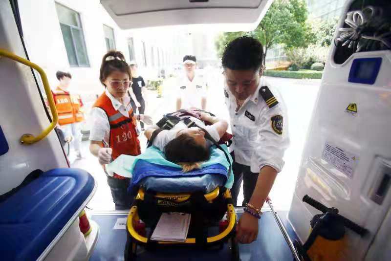 图30：国庆假日里的120急救.jpg