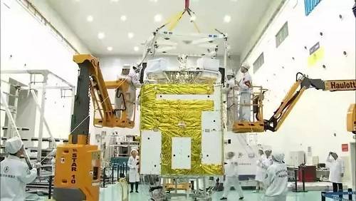 “慧眼”卫星王焕玉曾回忆说：这个项目的研究历史非常长，尤其在研究之初，是非常艰难的，那时候，高能所要想做空间实验，根本不可能用卫星，只能靠气球实验。虽然起步艰难，王焕玉和团队的战友们一起毅然坚持下去。