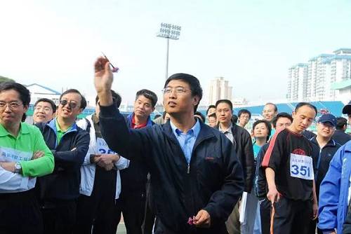 又一巨星陨落！64岁航天顶级专家倒在讲台上，临终遗言竟是道歉