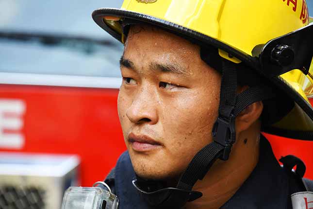 8 高温下日常训练队员们都汗如雨下.jpg 8 高温下日常训练队员们都汗如雨下.jpg