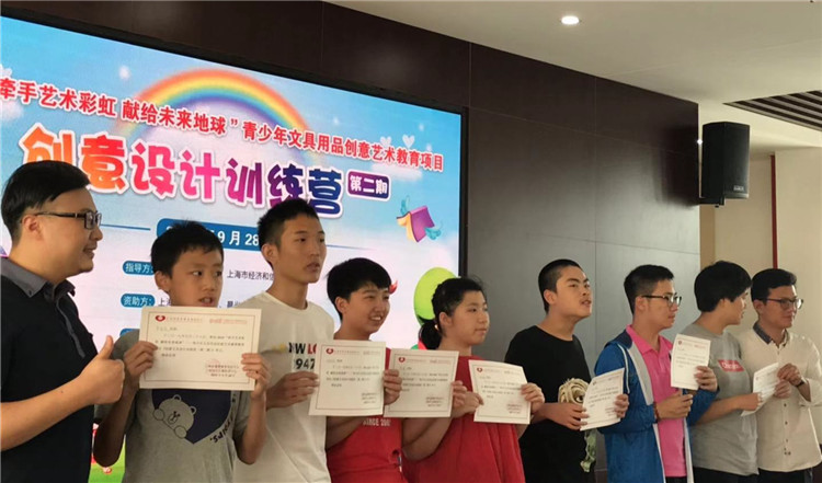 颁奖.jpg 颁奖.jpg