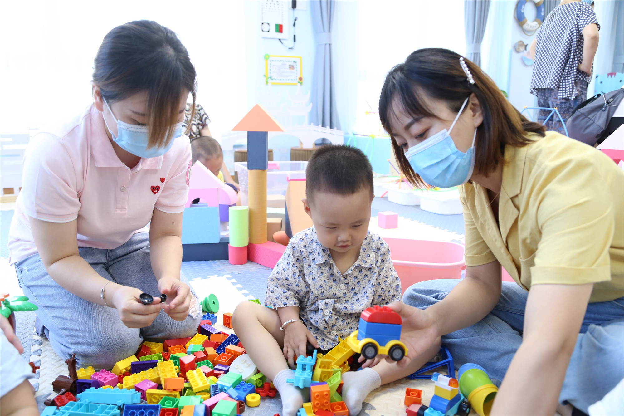 “贤城早教专列”亲子活动之一:“美丽贤园”(郑逸洁 摄).jpg