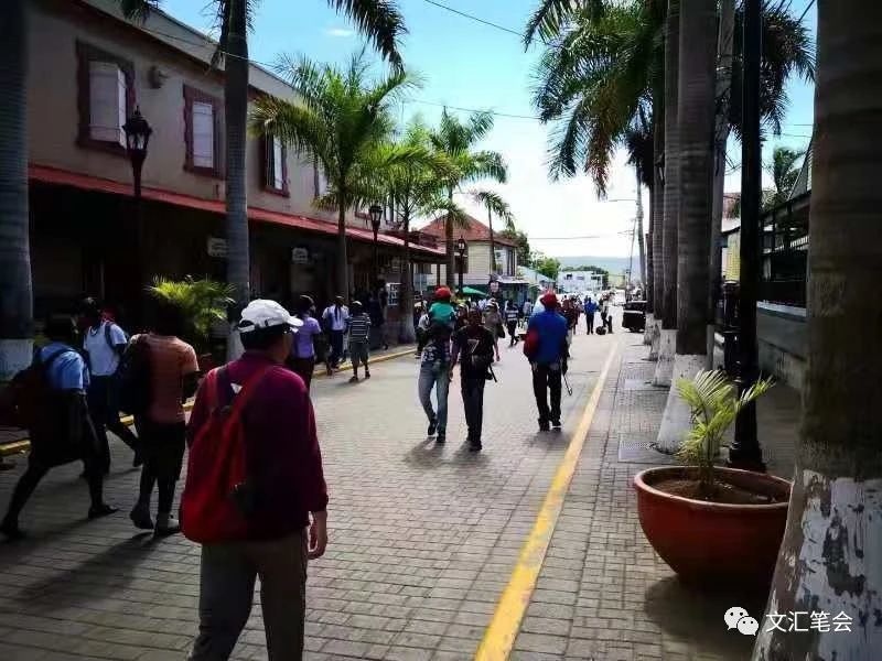 卞毓方:牙买加街头.jpg 卞毓方:牙买加街头.jpg