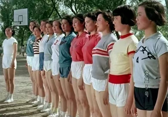 《女篮5号》2.jpg